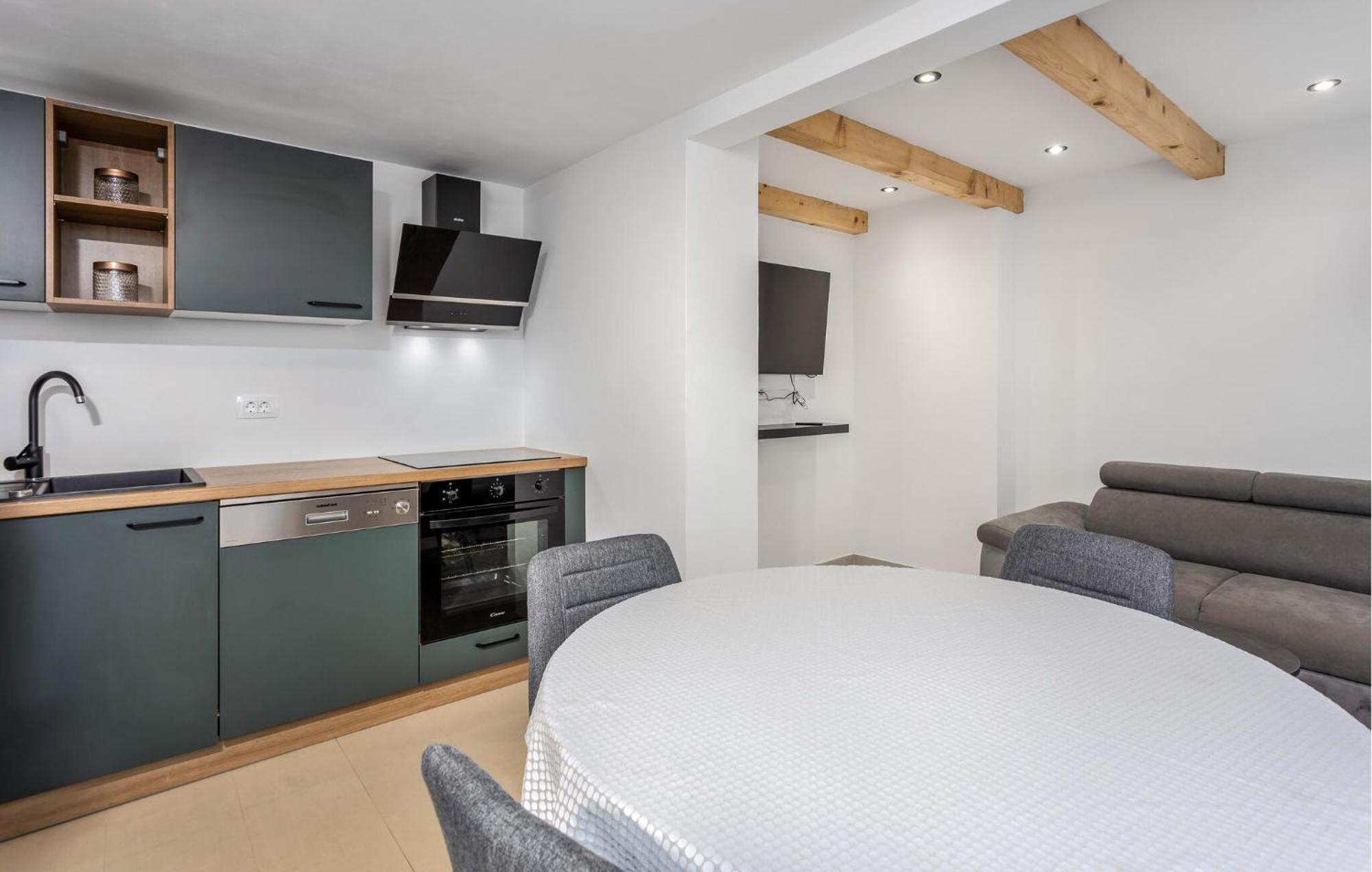 Gorgeous Apartment In Brsec With Kitchen Luaran gambar