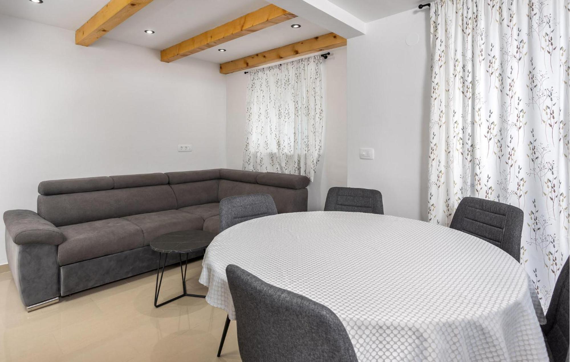 Gorgeous Apartment In Brsec With Kitchen Luaran gambar